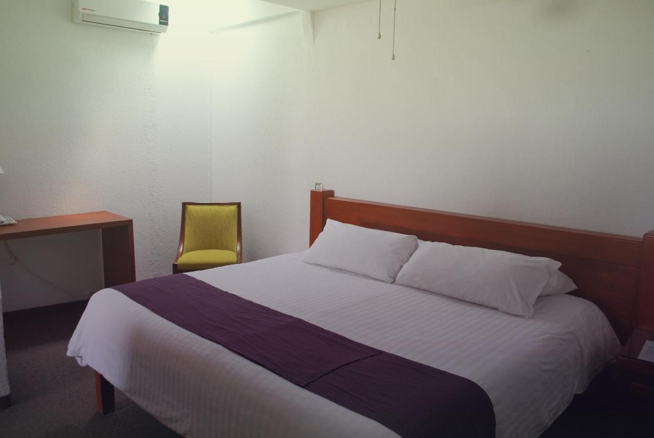 Hotel Campestre Inn Леон Экстерьер фото