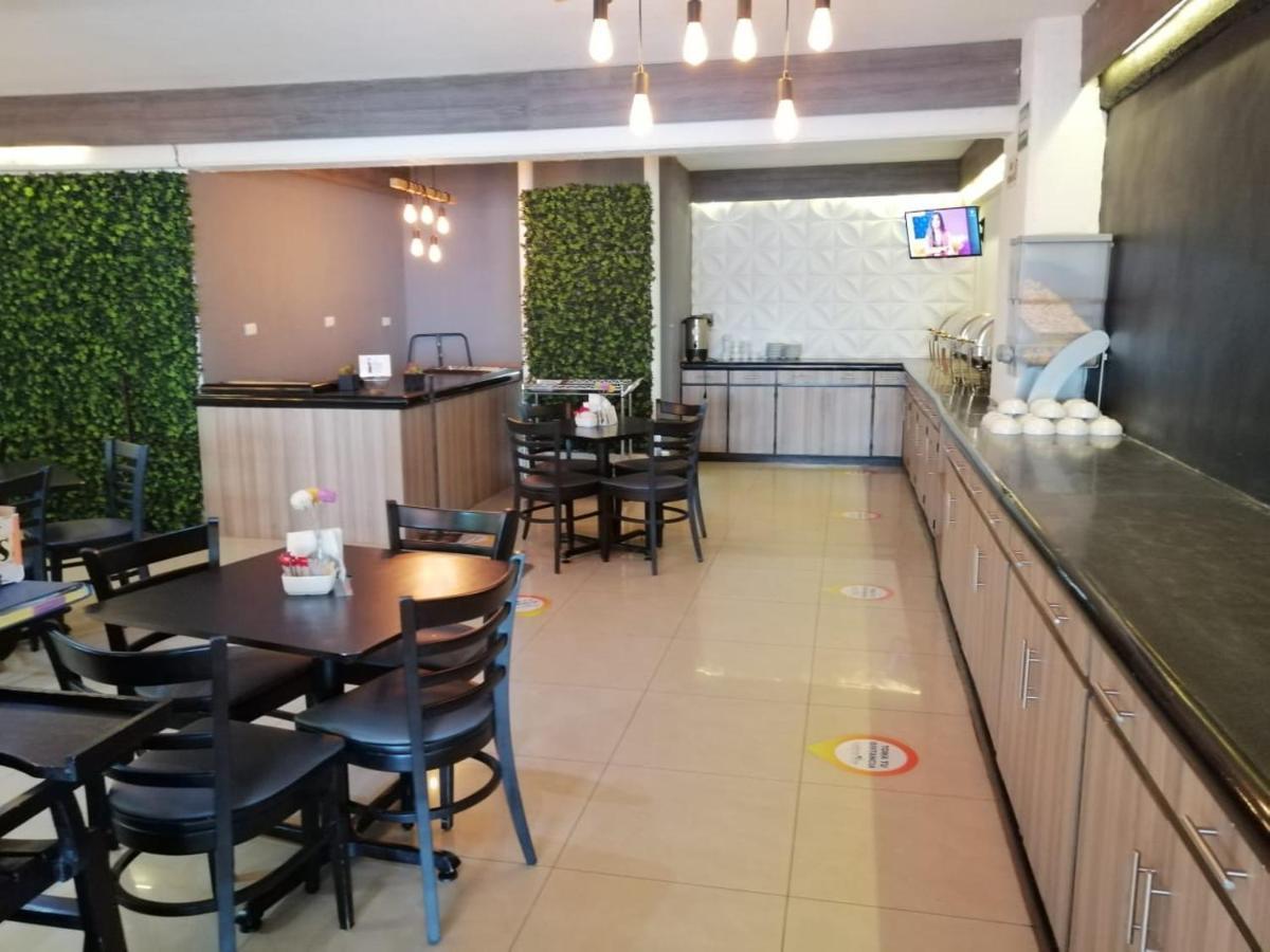 Hotel Campestre Inn Леон Экстерьер фото