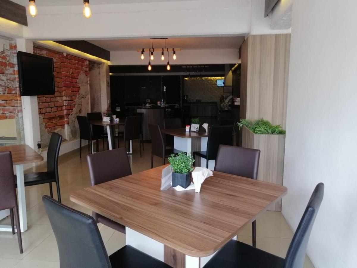 Hotel Campestre Inn Леон Экстерьер фото