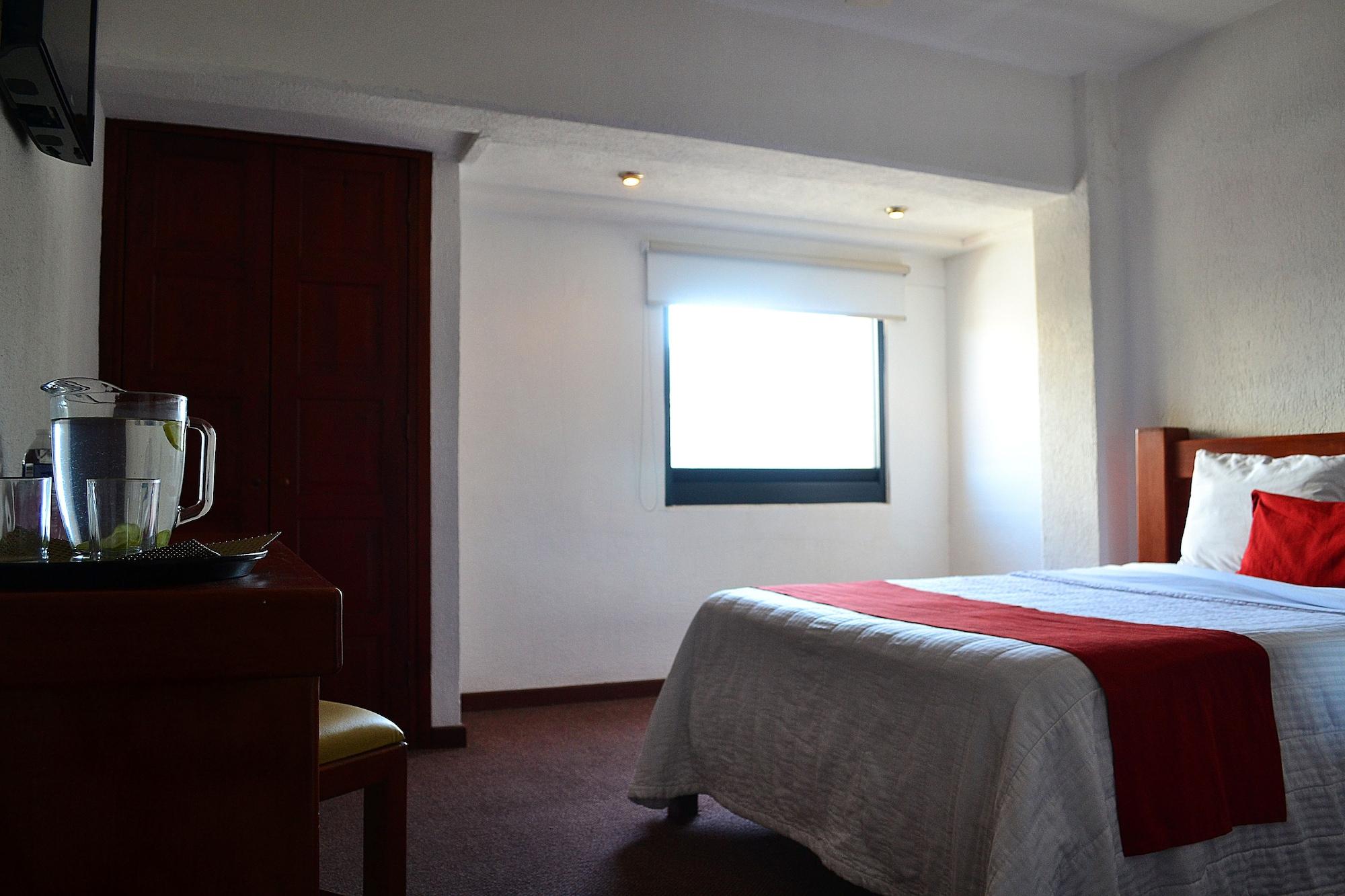 Hotel Campestre Inn Леон Экстерьер фото