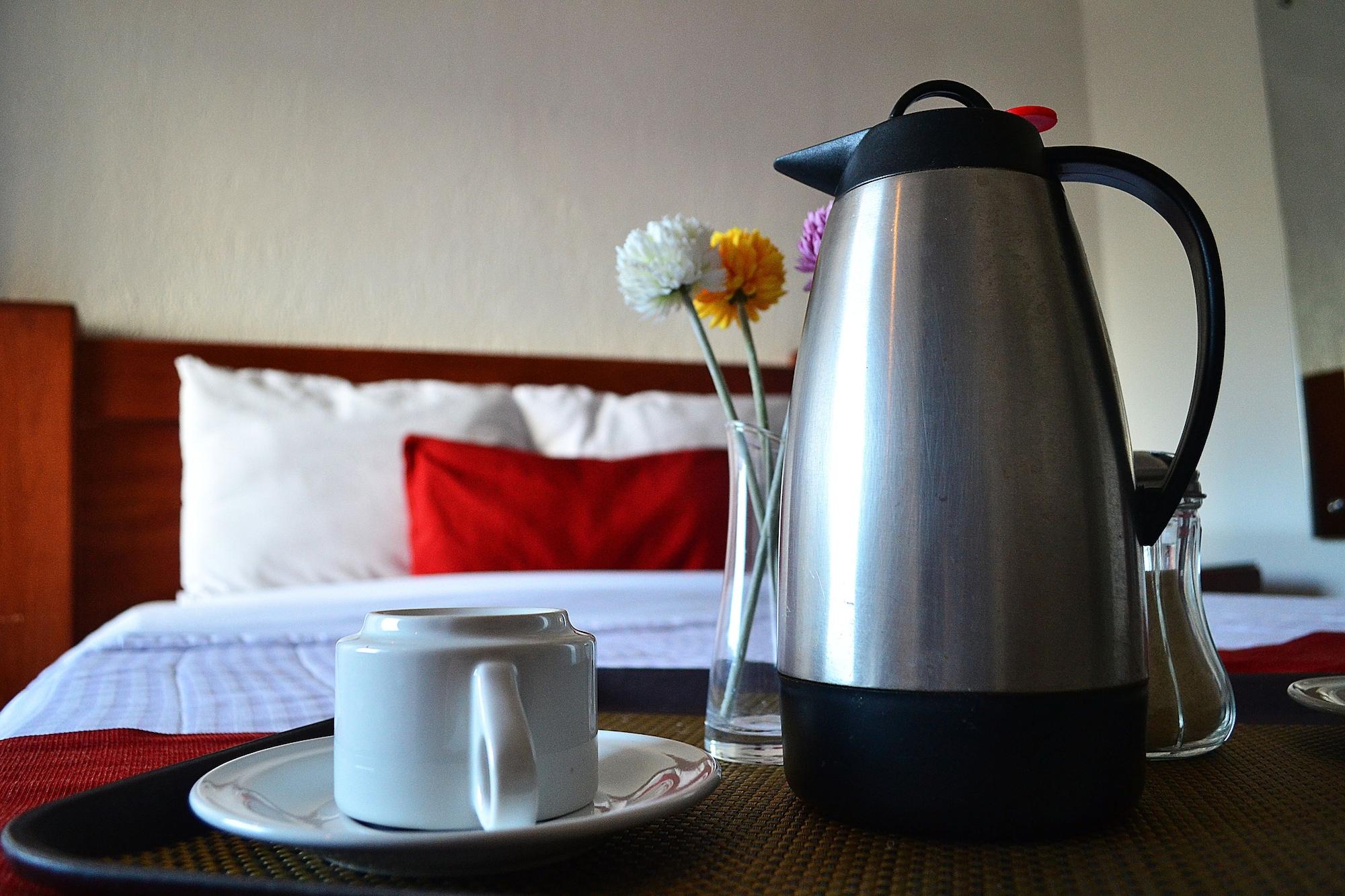 Hotel Campestre Inn Леон Экстерьер фото