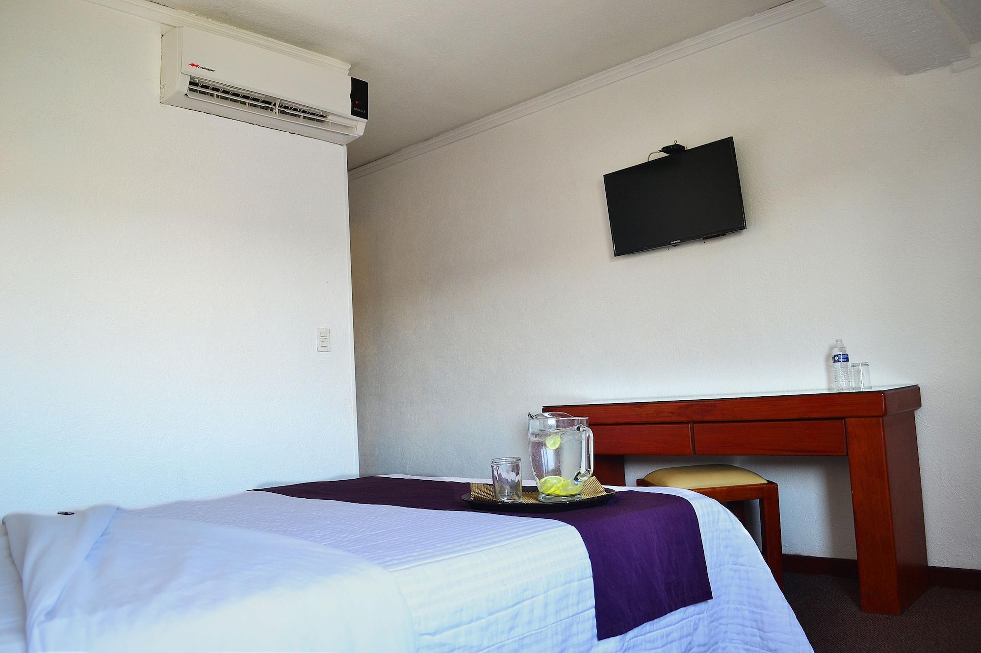 Hotel Campestre Inn Леон Экстерьер фото