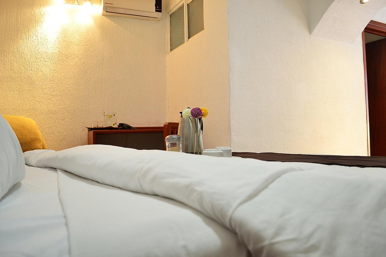 Hotel Campestre Inn Леон Экстерьер фото