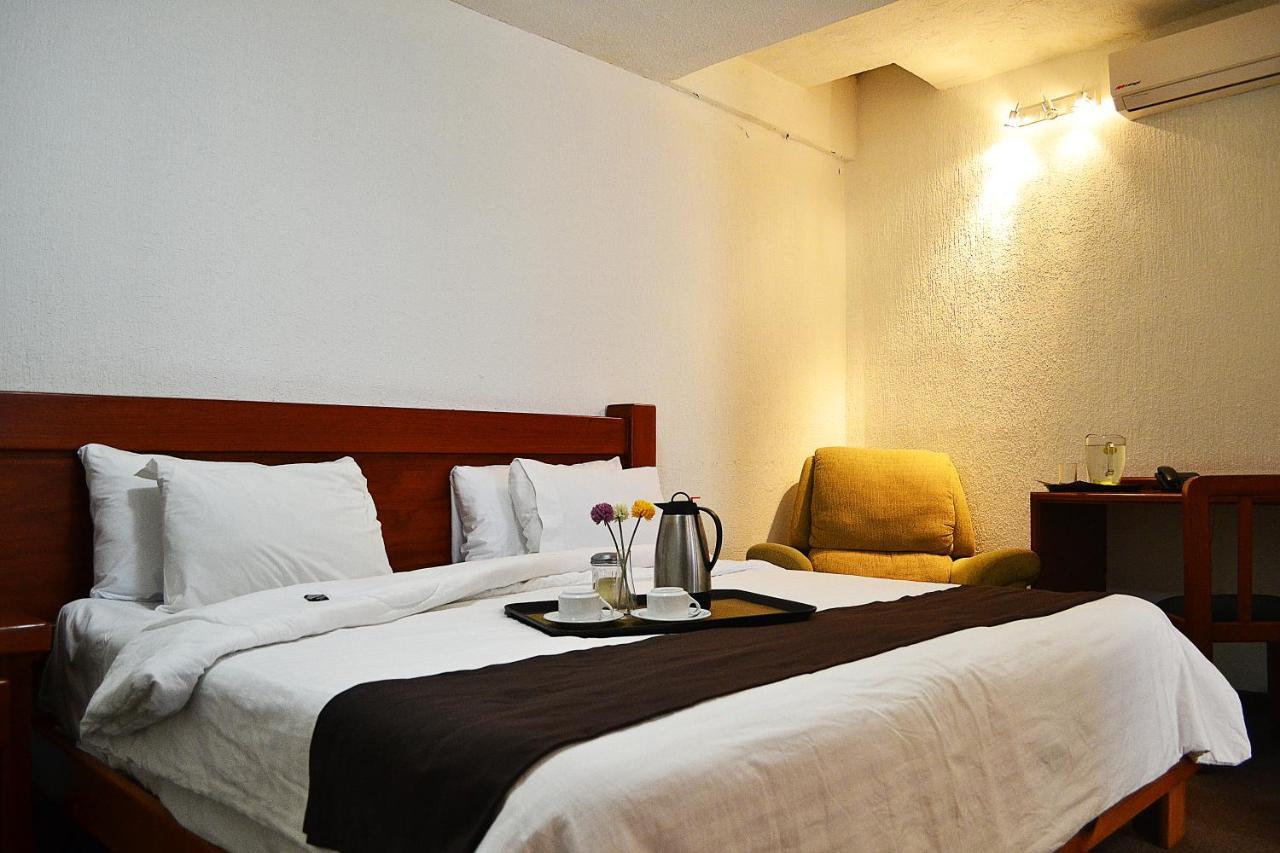 Hotel Campestre Inn Леон Экстерьер фото