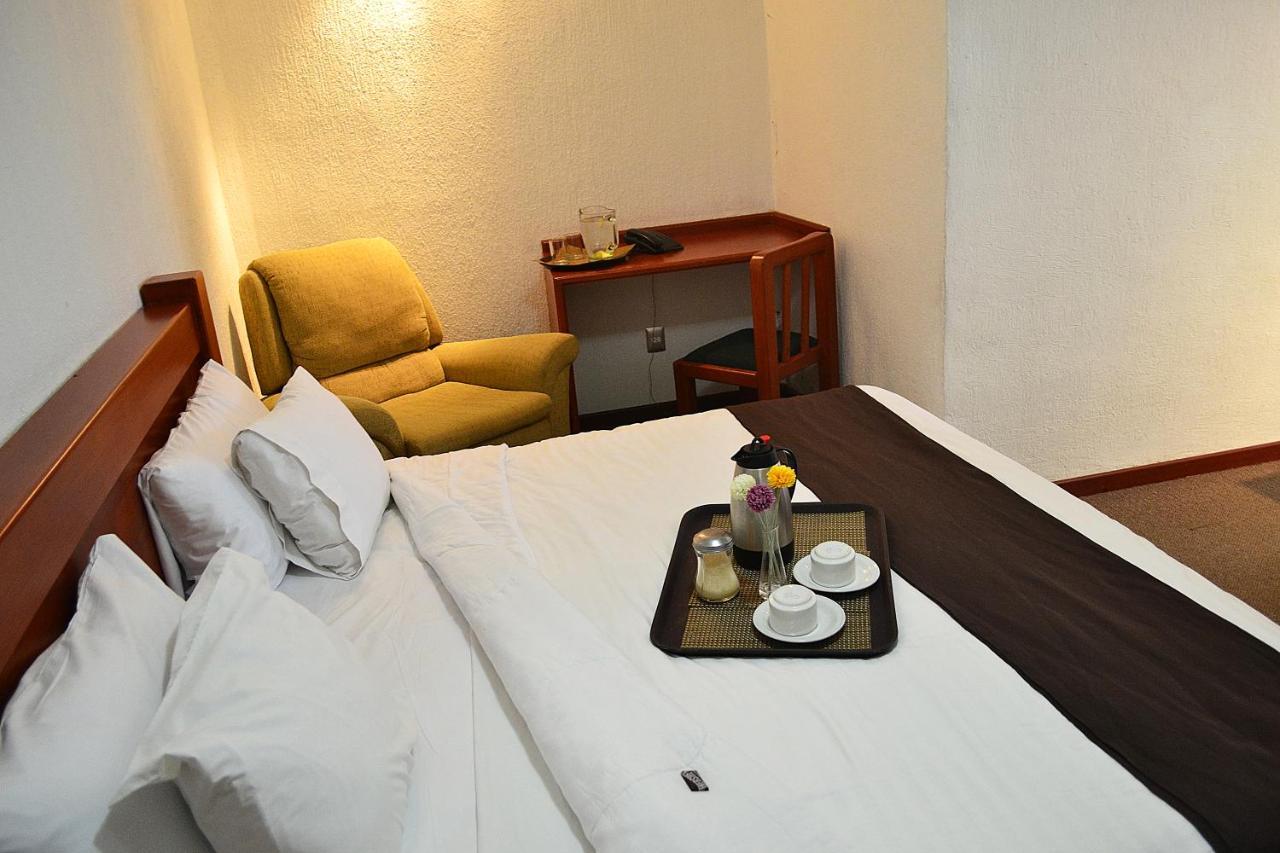 Hotel Campestre Inn Леон Экстерьер фото
